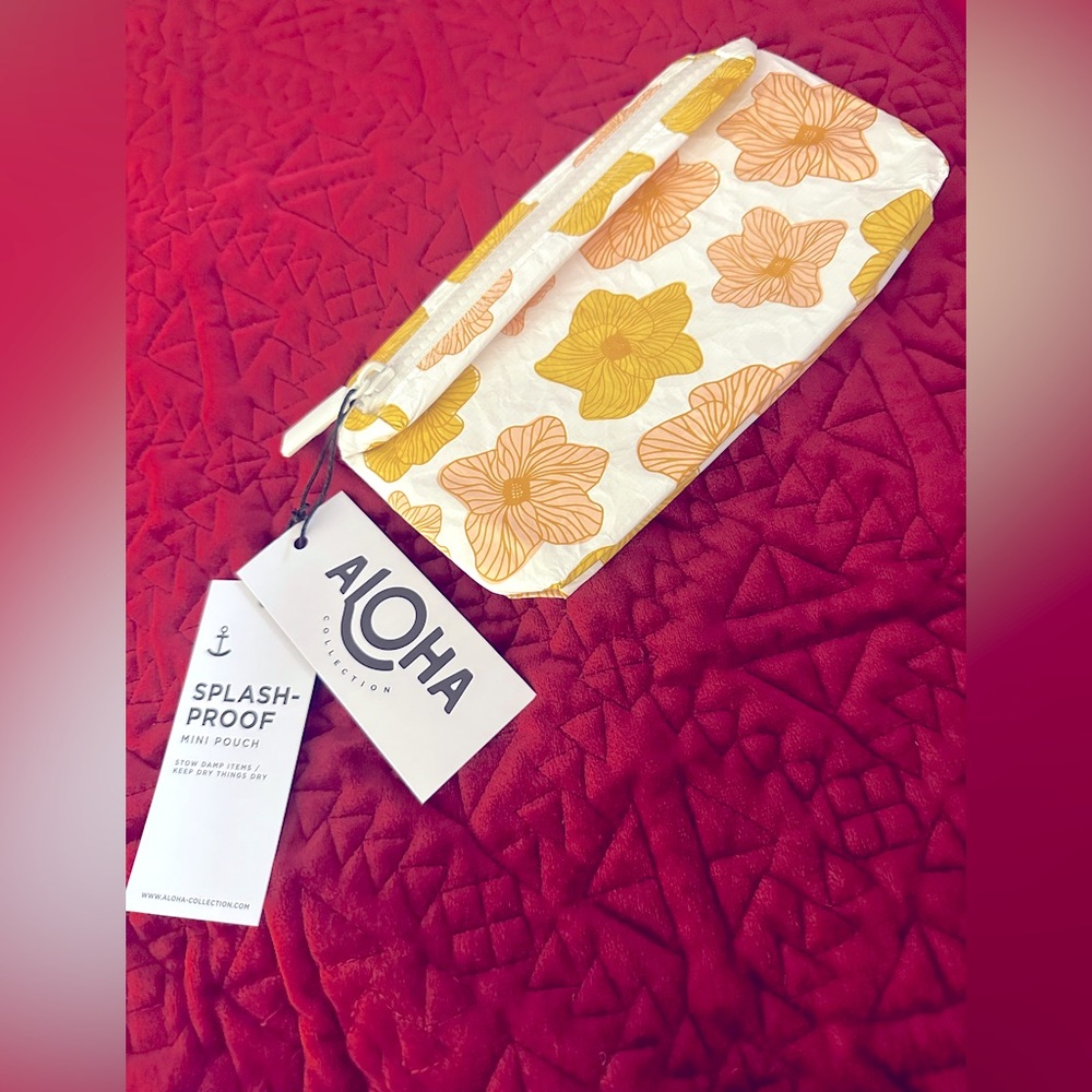 NWT Aloha Collection 🧡Mini Pouch🧡